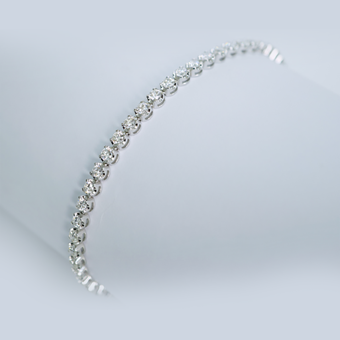 Round Diamond Tennis Bracelet in 18K White Gold