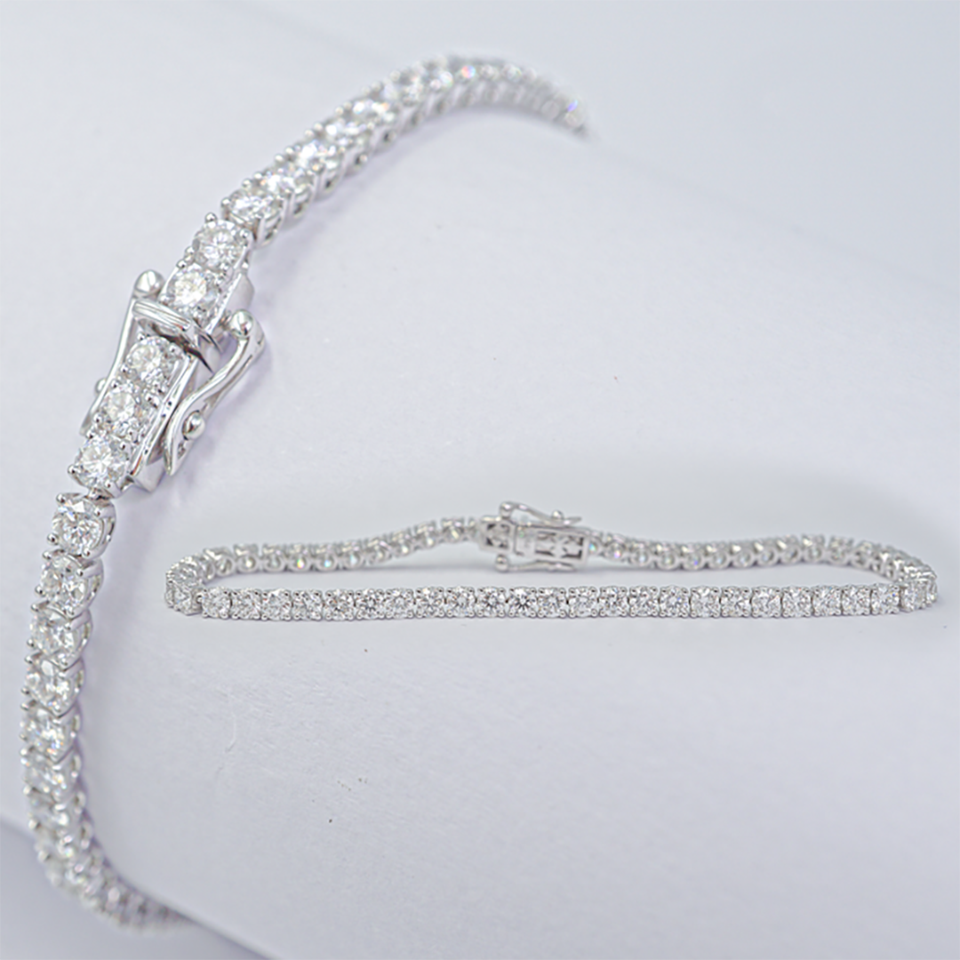 Round Diamond Line Bracelet in 18K White Gold