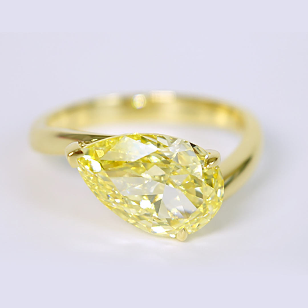 Pear Diamond Solitaire Ring in 18K Yellow Gold